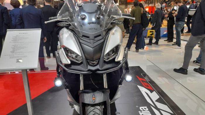 Aprilia SR GT: Adventure scooter με ψηλές αναρτήσεις και ελαστικά διπλής χρήσης 